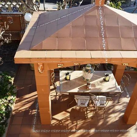 Homeholidaysrentals Cordial * Pineda de Mar